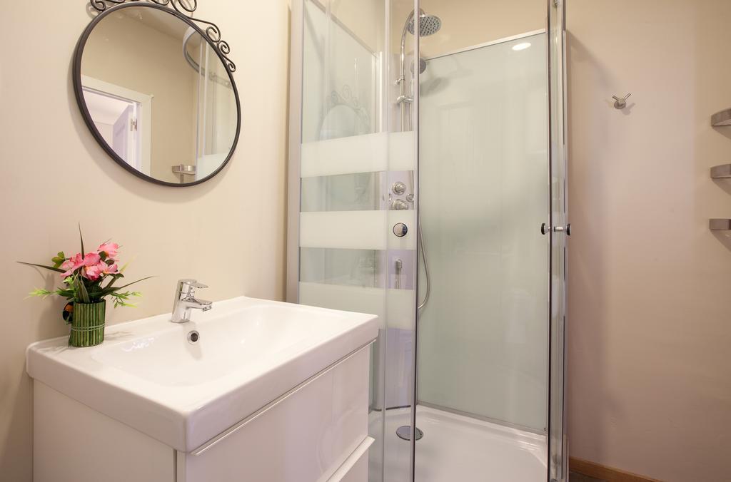 Centric Apartment El Molino Theater P1 Barcelona Room photo